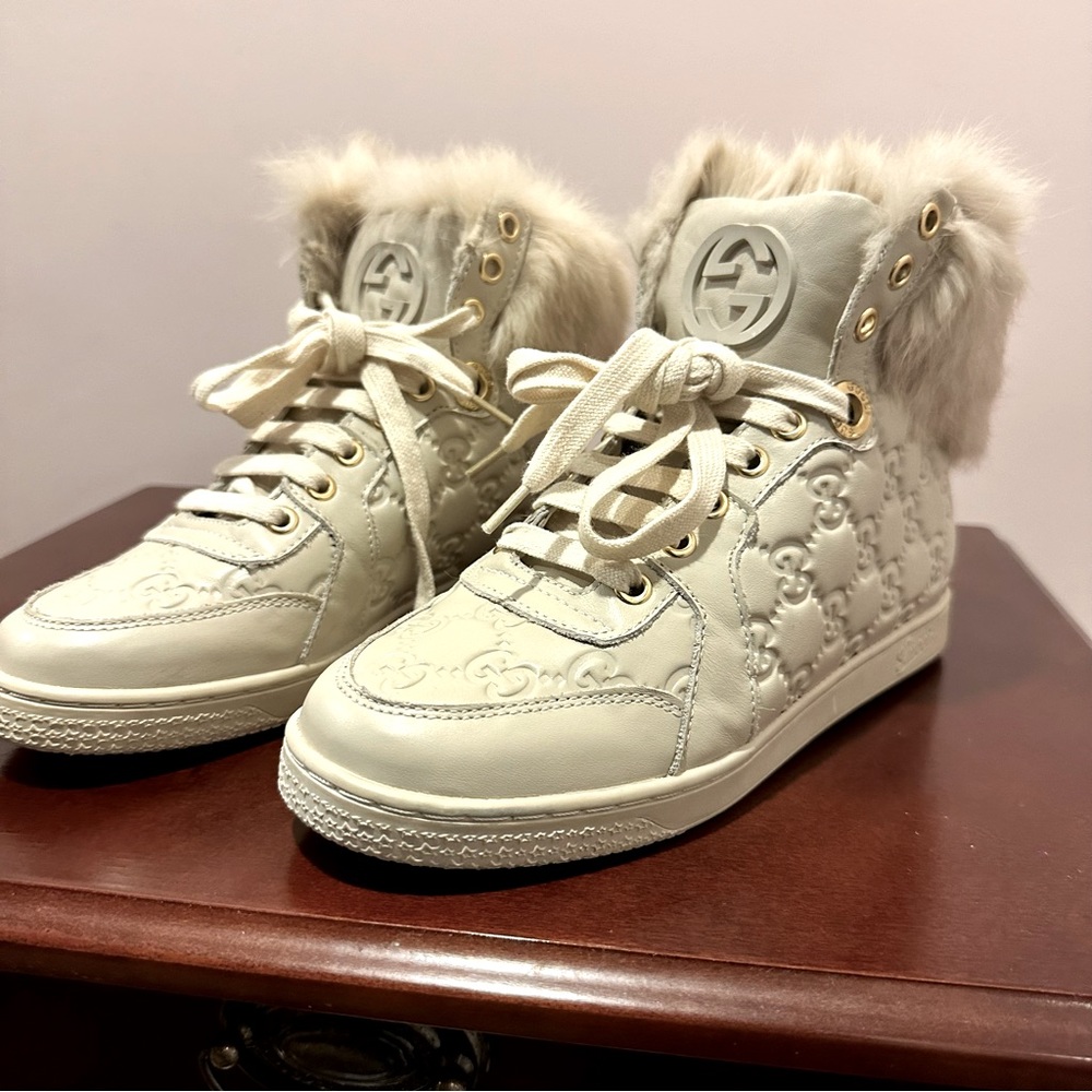 Gucci Beige Guccissima Leather Cada Fur Trim High Top Sneakers Size 35.